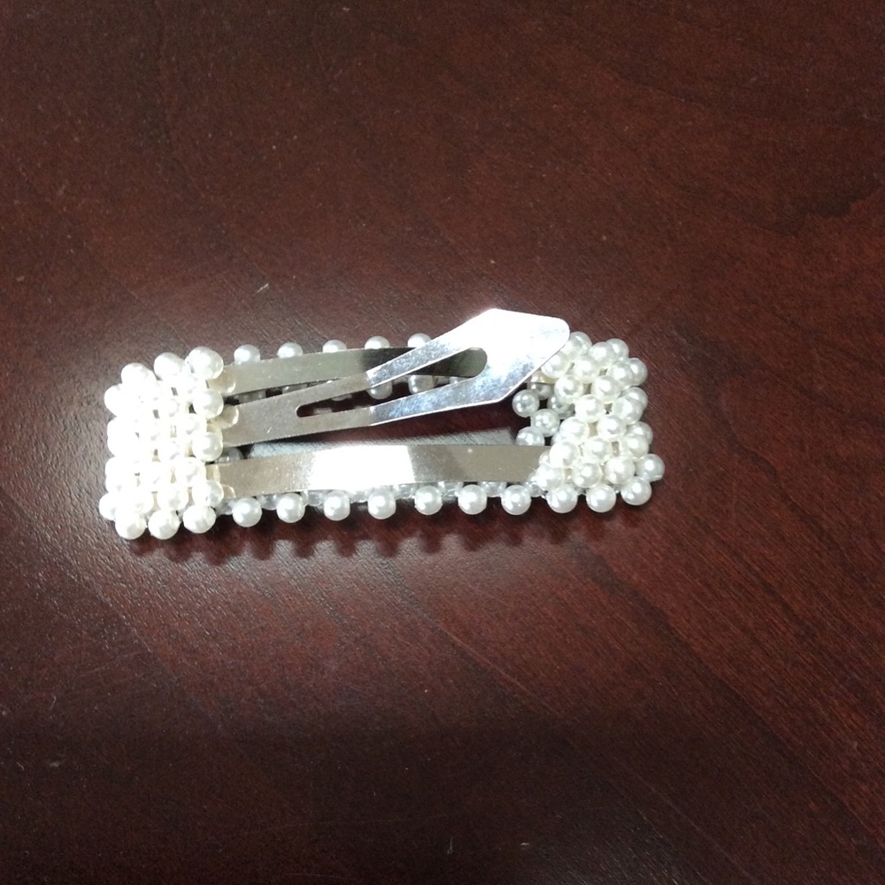 Pearl Hair Clip - Picture 4 of 4